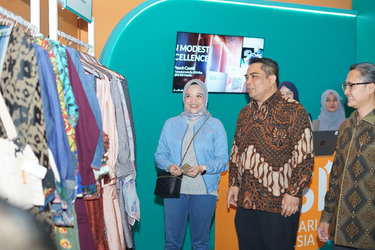 BSI kolaborasi dengan 100 usaha fesyen muslim dalam area JMFW 2024