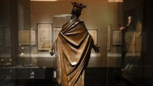 FOTO: Sisa-sisa Harta Karun Notre Dame Dipamerkan Lagi di area area Paris