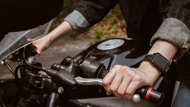 Cara Aman Mengendarai Motor Kopling pada Tikungan