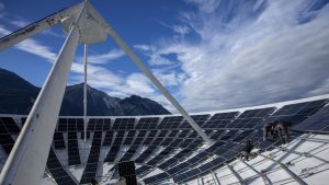 FOTO: Deret ‘UFO’ Penangkap Energi Matahari dalam Pegunungan Swiss